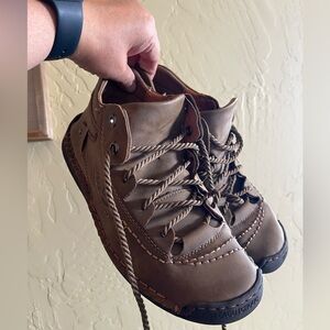 Stylish Brown Leather Women's Boots